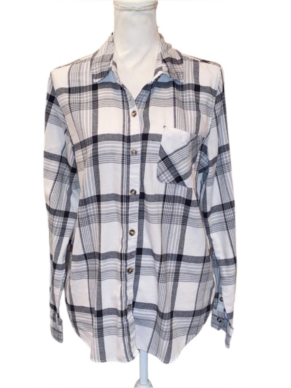 AEROPOSTALE Classic Plaid Button-Down Shirt Black, Gray & White Size Large